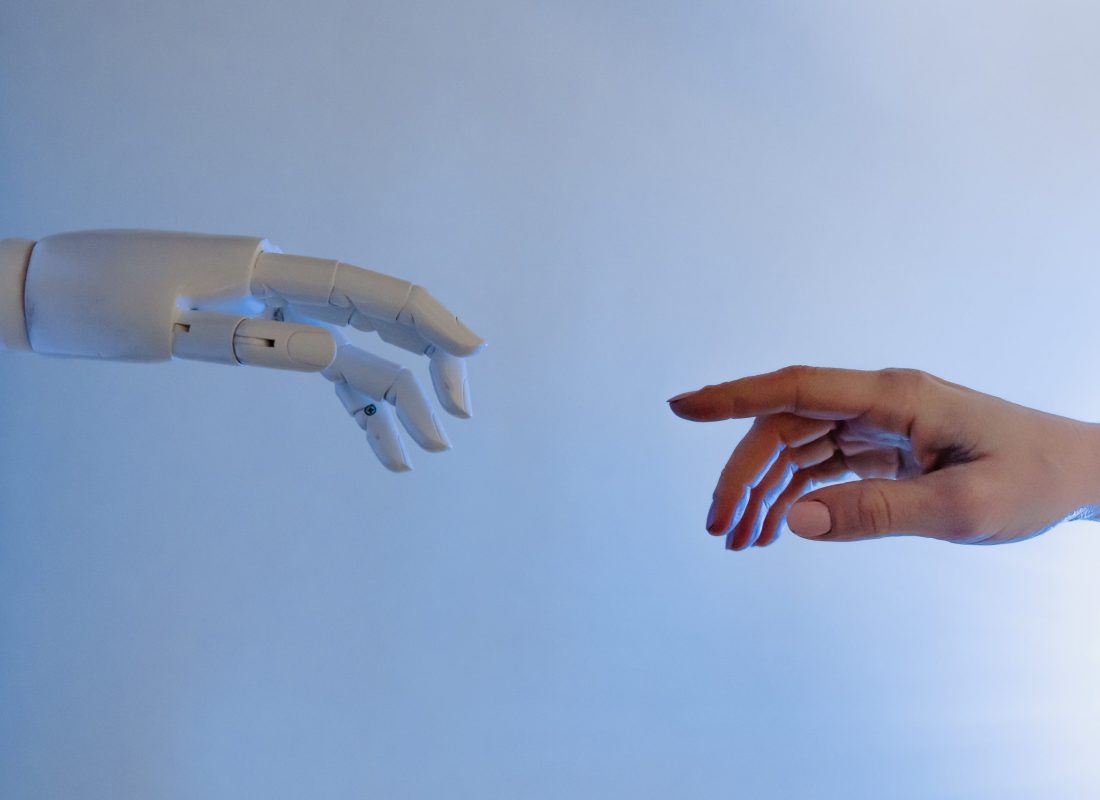 Människohand möter robothand